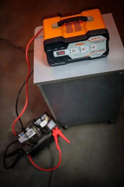 Redresor auto cu pornire Villager VCSB 12 S 20-120Ah