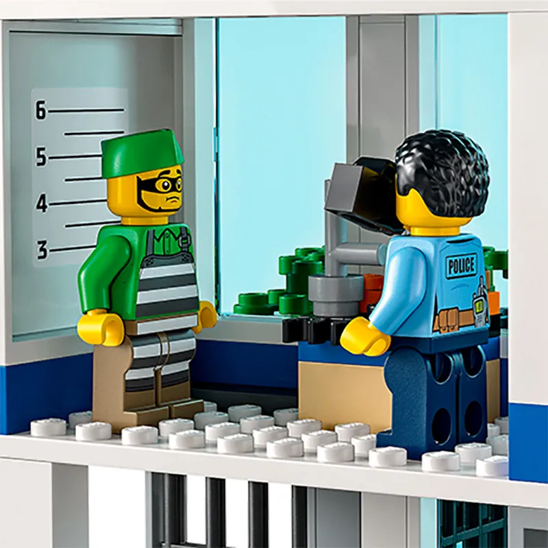 Constructor LEGO 60316, 6+