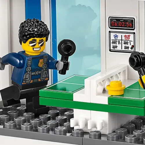 Constructor LEGO 60246, 6+